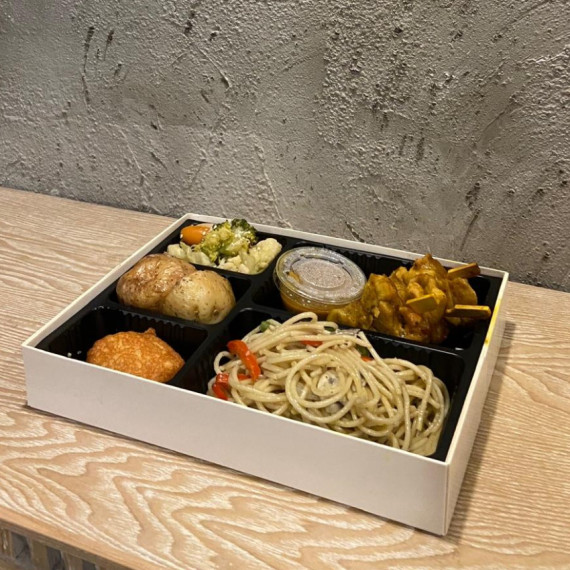 Standard Bento - 日式照燒汁雞串 配 青醬意粉 ($150/box)